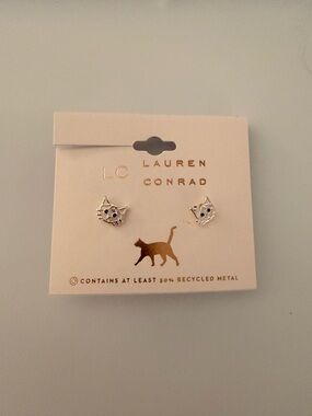 NWT LC Lauren Conrad Silver Cat Face Stud Earrings with Blue Eyes